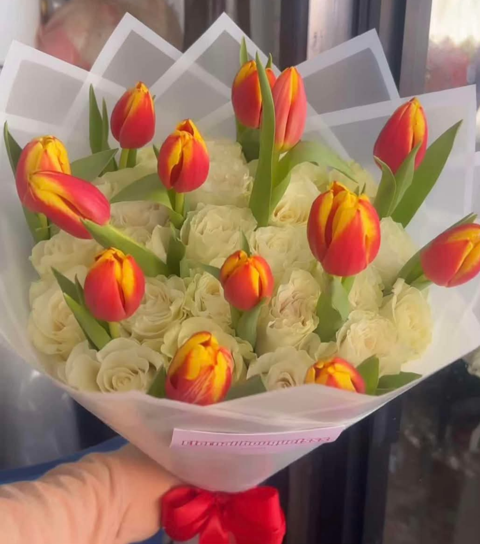 Rosas y tulips